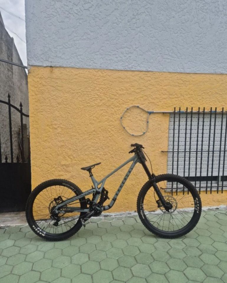Commencal SUPREME DH V5 RIDE 2026