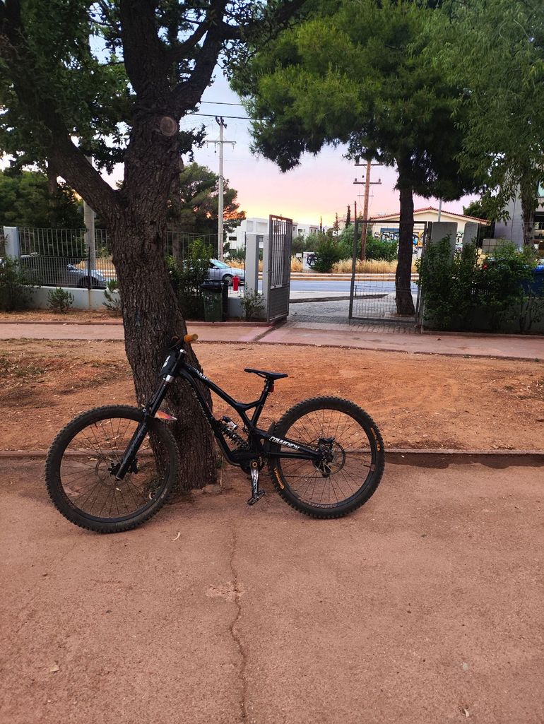 Commencal SUPREME DH V4.2 ESSENTIAL 2017