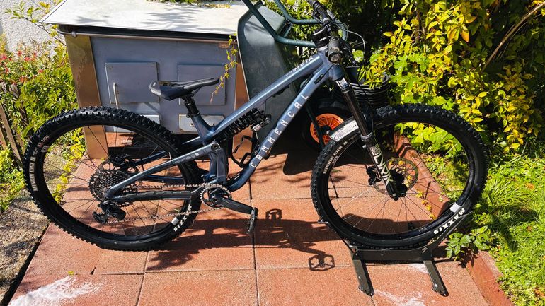 Commencal META V5 RACE 2023