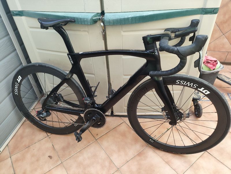 Pinarello réplica Dogma SRAM Force eTap AXS 2021 Road & Gravel usato