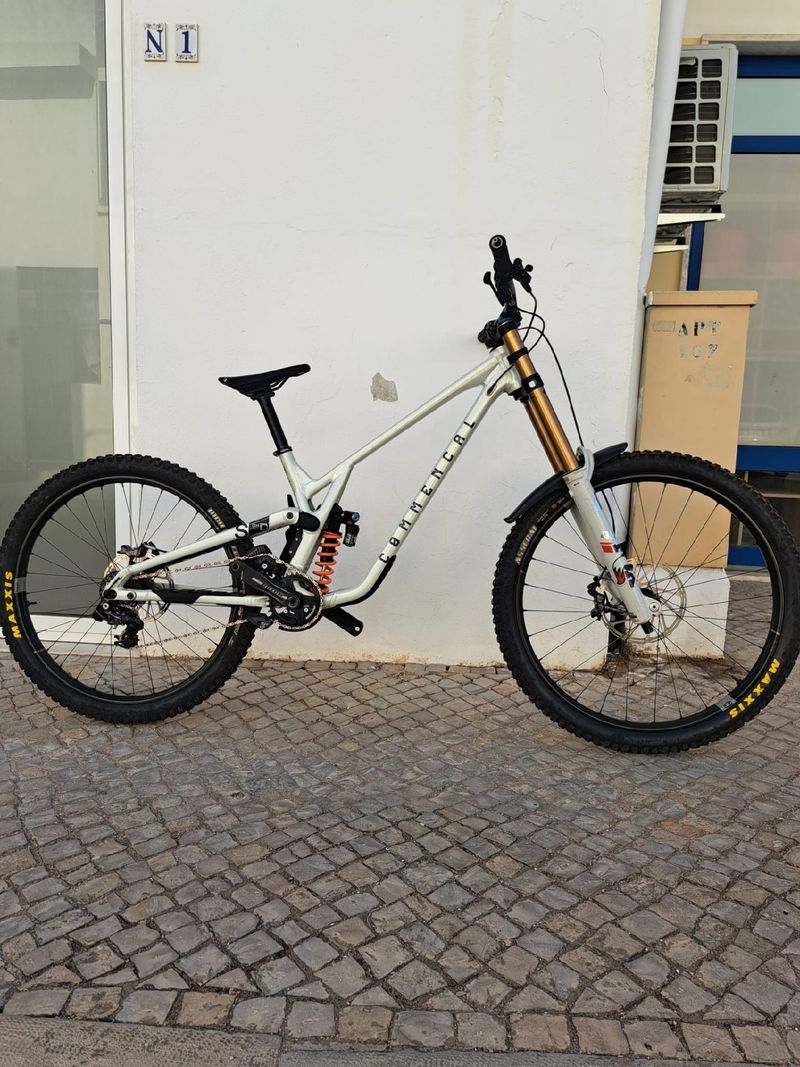 Gebrauchtes Commencal supreme v5 2026 2026 MTB