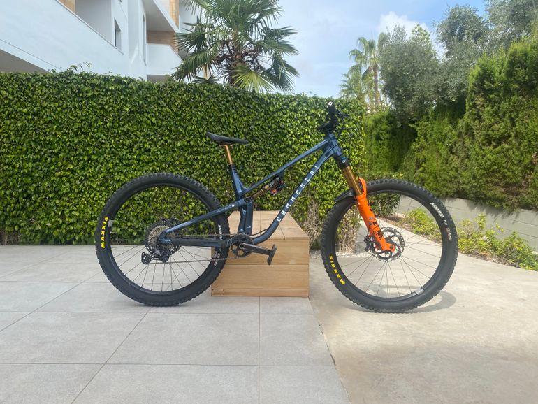 Commencal META V5 SIGNATURE 2025