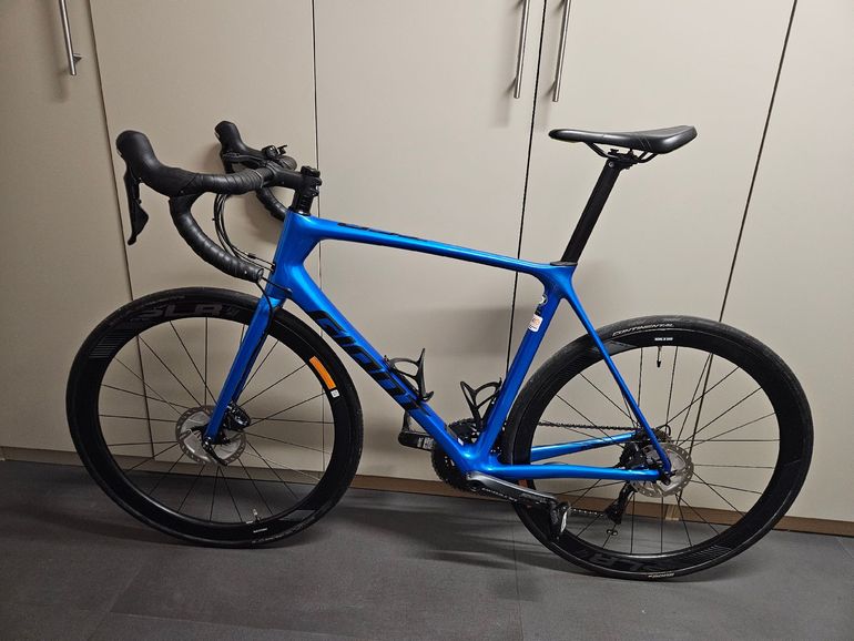 GIANT TCR advanced pro 2023年モデル Giant TCR Advanced, Pro Disc 2 2023 — Price & Specs | 2BX