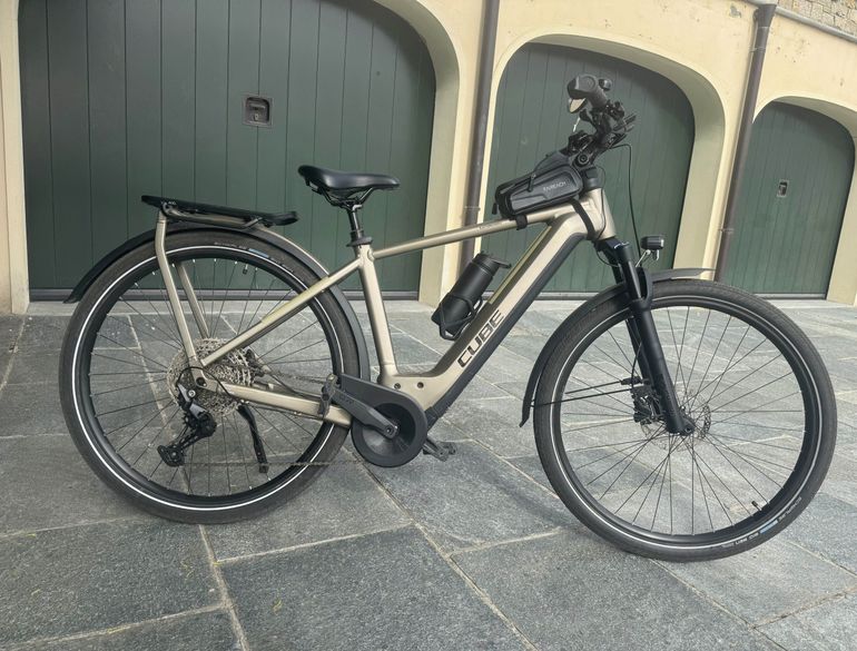 Cube KATHMANDU HYBRID, ONE 750 2023
