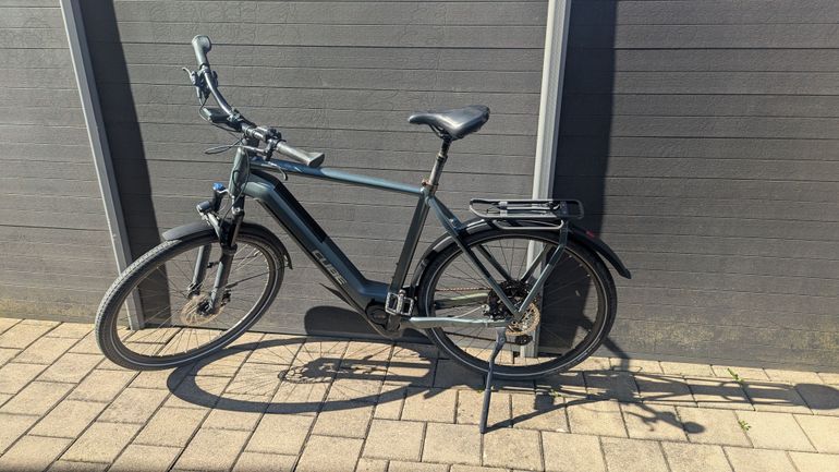 Cube KATHMANDU HYBRID, PRO 625 2023