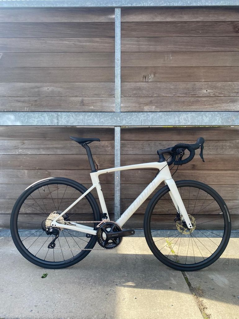 SPECIALIZED ROUBAIX SL8 SPORT SHIMANO 105 2026