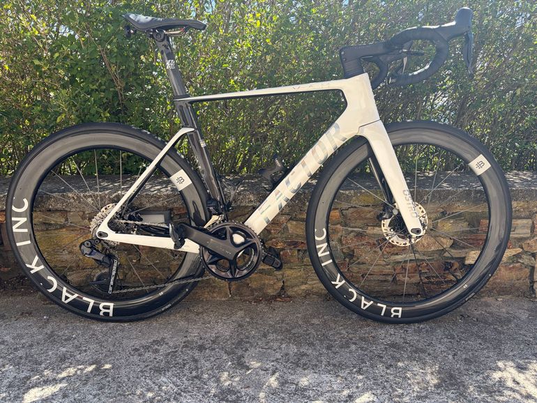 Factor OSTRO VAM - Shimano Ultegra 2025
