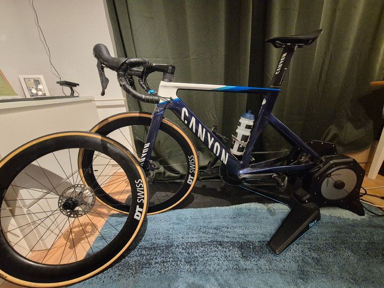 Used Canyon Aeroad CF SL 8 Disc 2022 – € 1.900 | buycycle