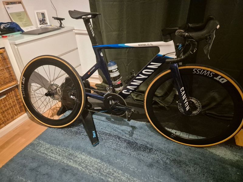 Gebrauchtes Canyon Aeroad CF SL 8 Disc 2022 2022 Road & Gravel