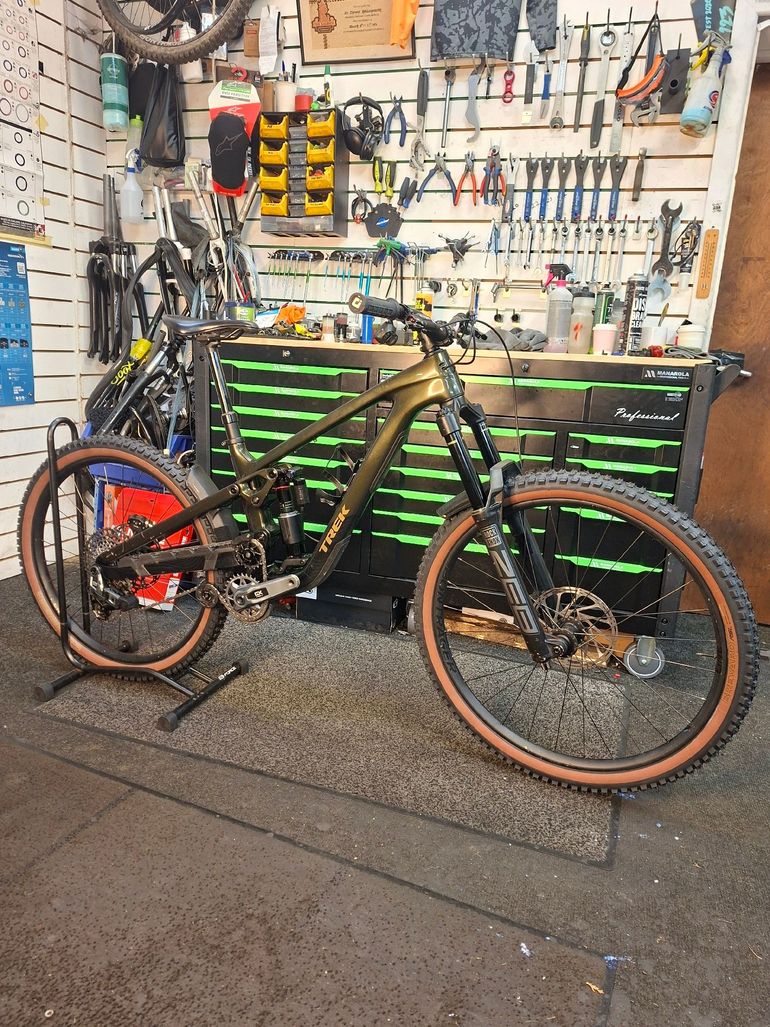 Trek Slash 9.8 GX AXS T-Type Gen 6 2025
