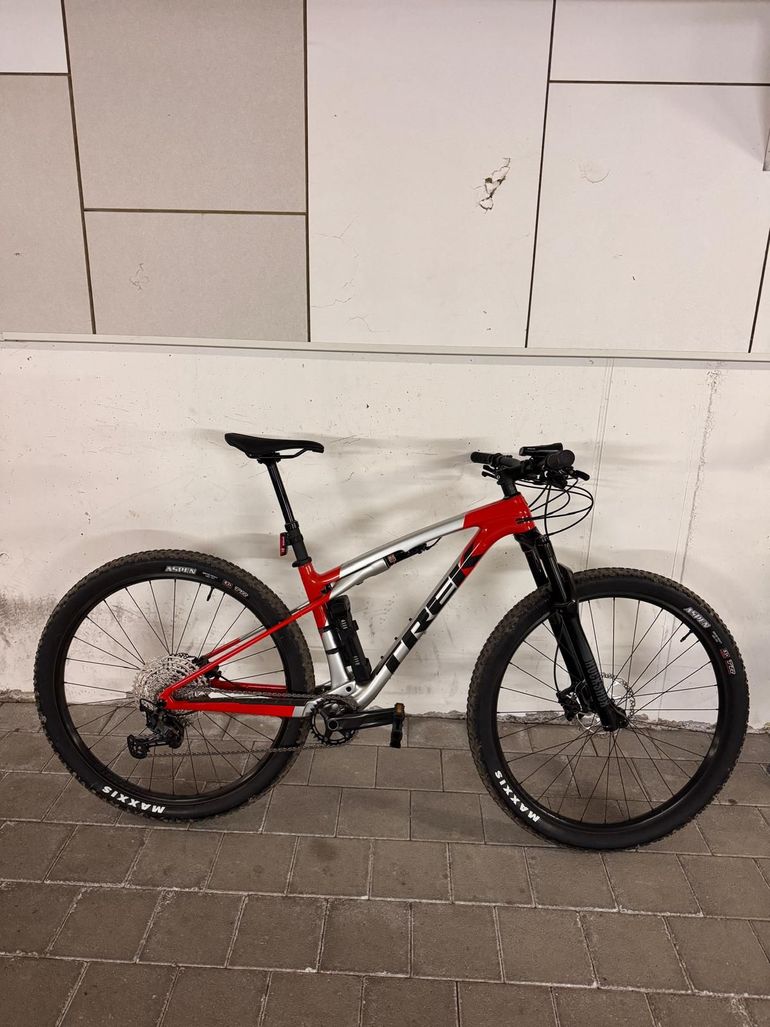 Trek Supercaliber SL 9.6 Gen 2 2025