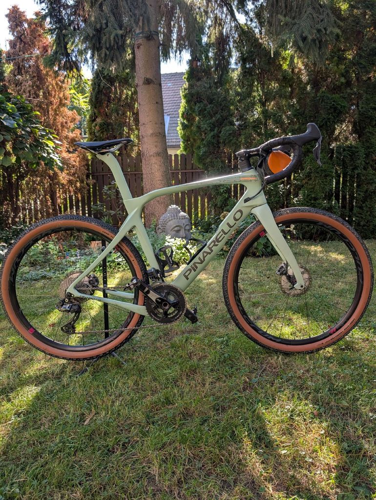 Pinarello GREVIL F9 - SHIMANO GRX Di2 2024