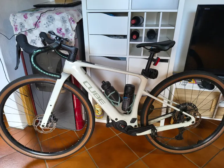 Cube NUROAD HYBRID C:62, RACE 400X 2025