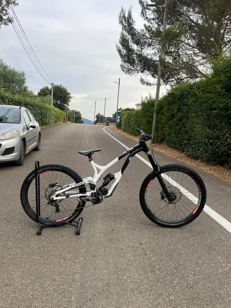 Commencal SUPREME DH 29 / 27 TEAM 2021
