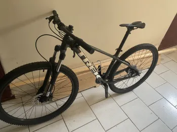 Gebrauchtes Trek Marlin 5 Gen 2 2023 Mountainbike, Hellgrau, 27.5 — Bild 4 von 4