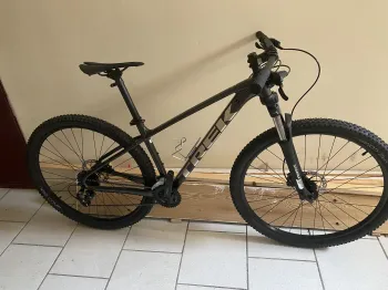 Gebrauchtes Trek Marlin 5 Gen 2 2023 Mountainbike, Hellgrau, 27.5 — Bild 1 von 4