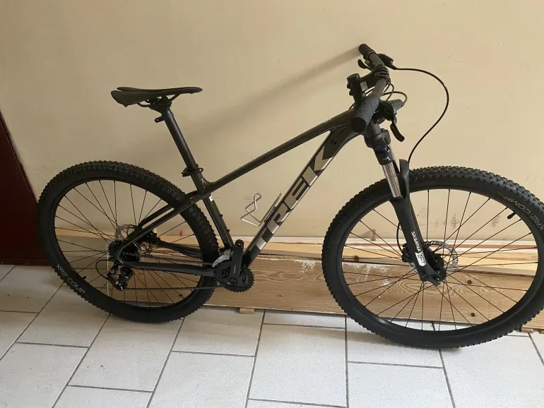 Gebrauchtes Trek Marlin 5 Gen 2 2023 Mountainbike, Hellgrau, 27.5 — Bild 1 von 4