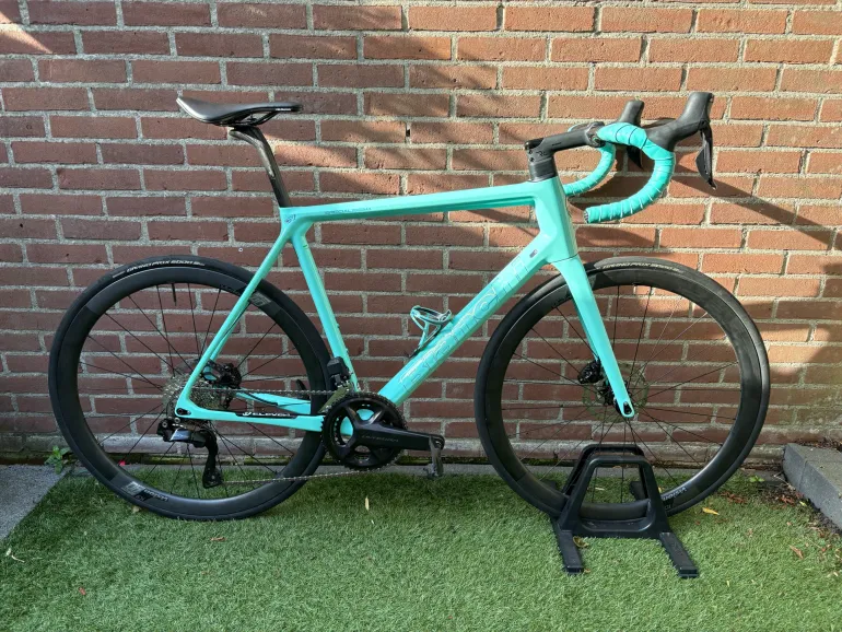 Bianchi Specialissima PRO Ultegra Di2 2024