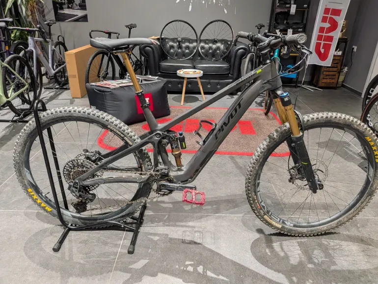 Pivot SHUTTLE SL/AM Pro X0 Eagle Transmission 2025