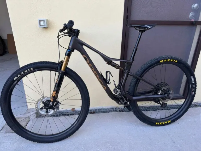 Orbea OIZ M-TEAM AXS 2025
