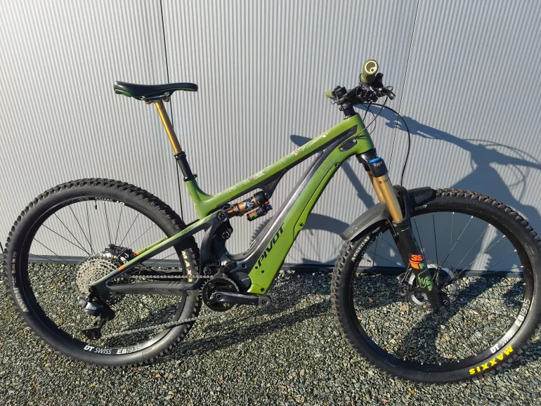 Pivot Shuttle SL Team XTR 2023