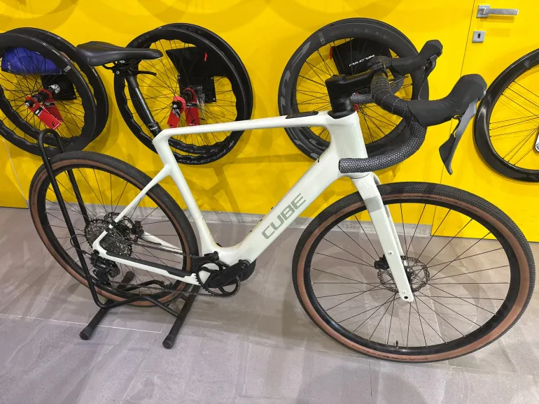 Cube NUROAD HYBRID C:62, RACE 400X 2025