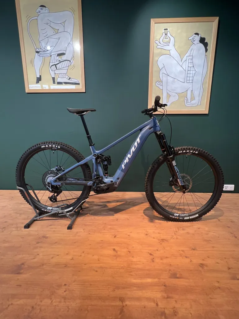 Pivot SHUTTLE AM Pro X0 Eagle Transmission 2024