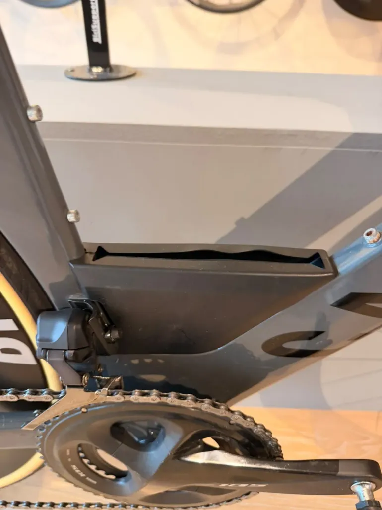 Cyn Standing Brugt Canyon Speedmax Shimano Ultegra Di2 – € 4,500 | buycycle