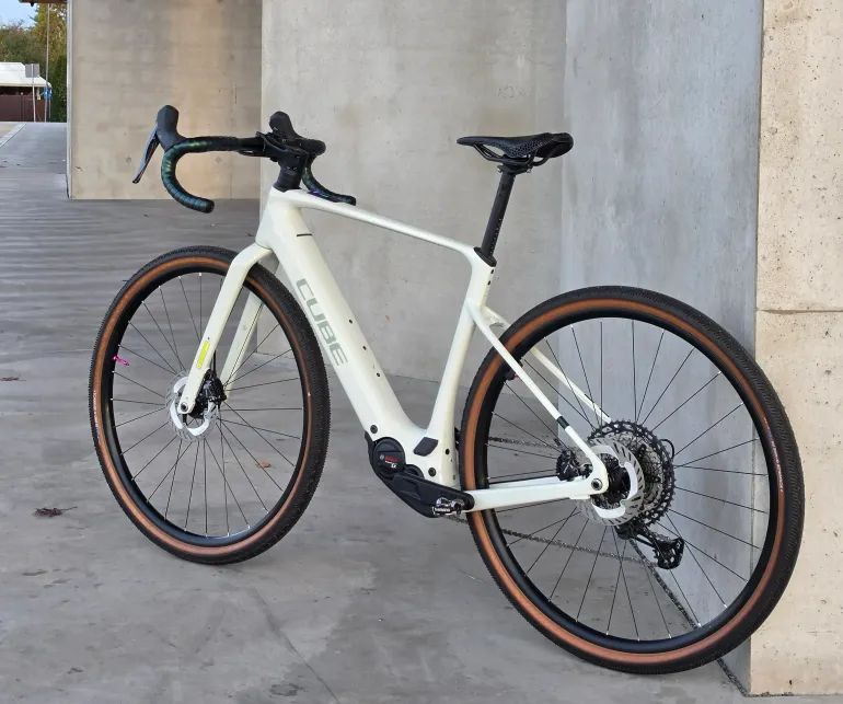 Cube NUROAD HYBRID C:62, RACE 400X 2025