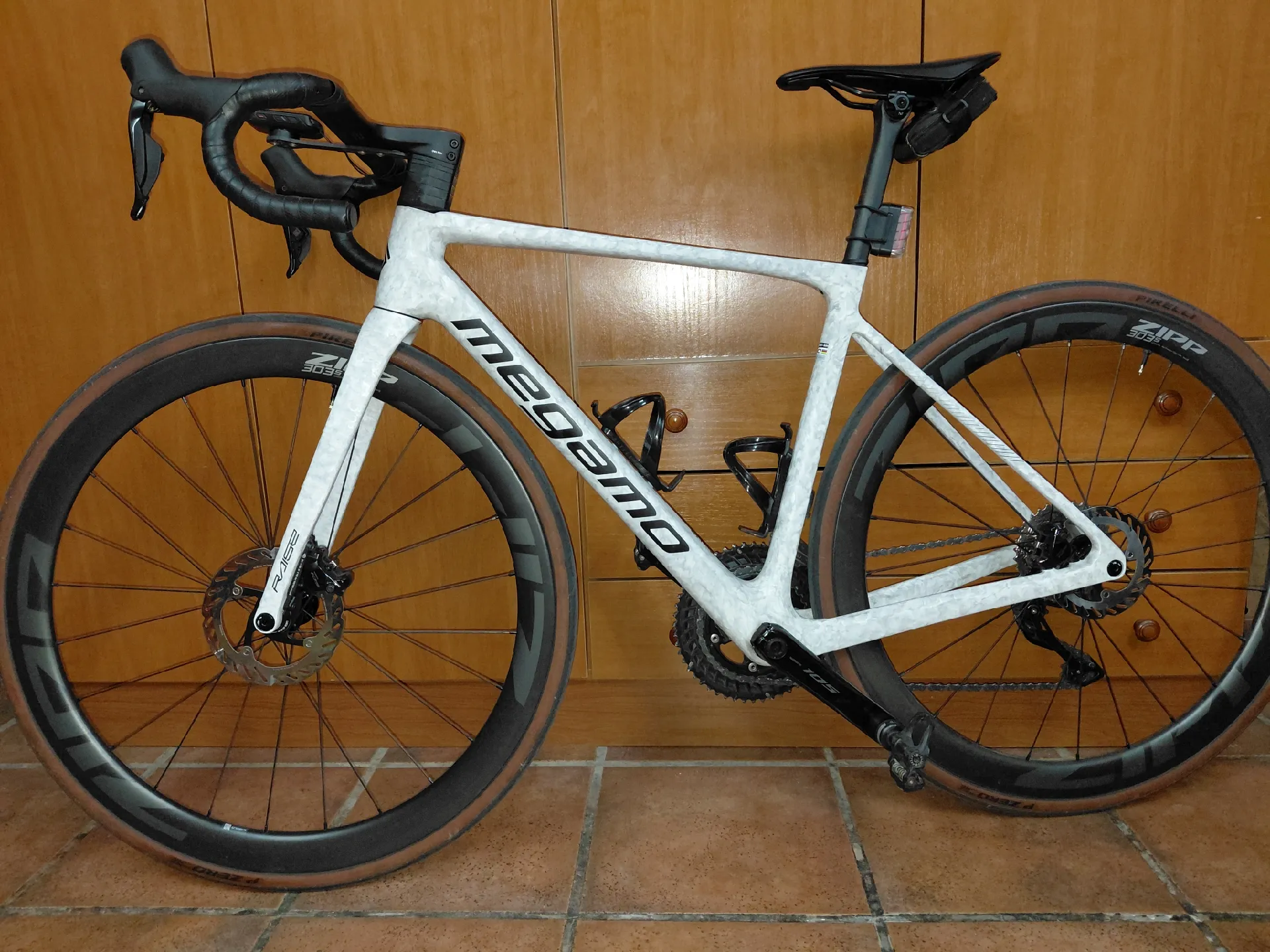 De segunda mano Megamo Raise Shimano 105 Di2 – € 3.200 | buycycle