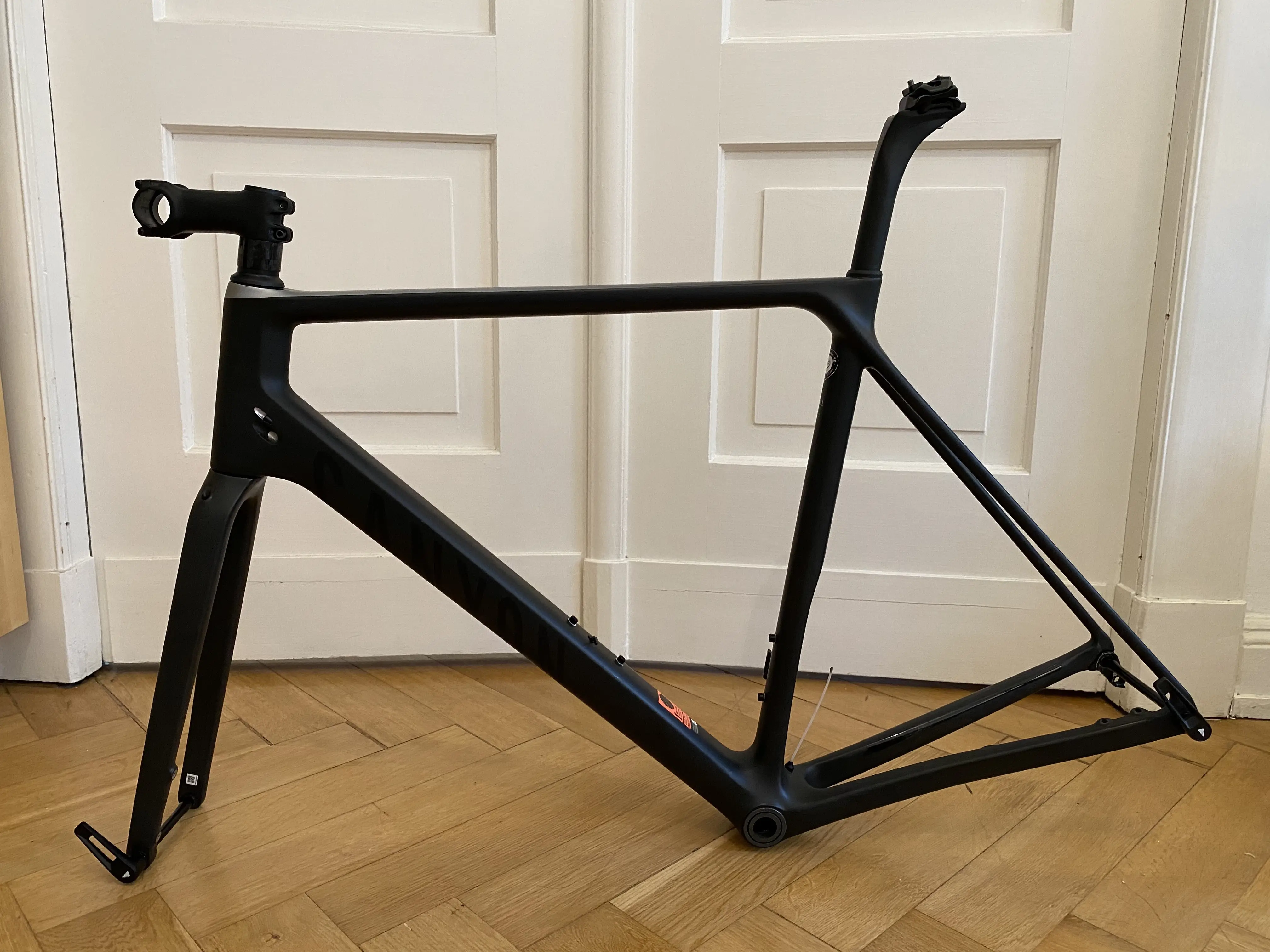 Ultimate cf sl 2025 disc frameset mechanical