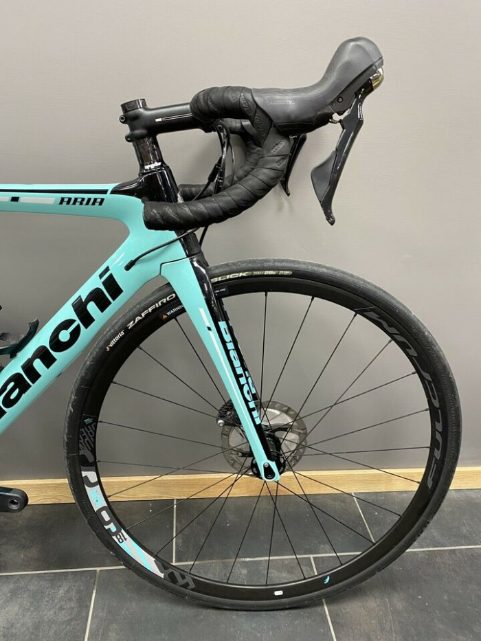 Bianchi Aria Disc Ultegra gebruikt in 53 cm | buycycle