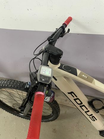 Used Focus SAM2 6.8 2021 Mountainbike, Light Gray — image 6 of 16