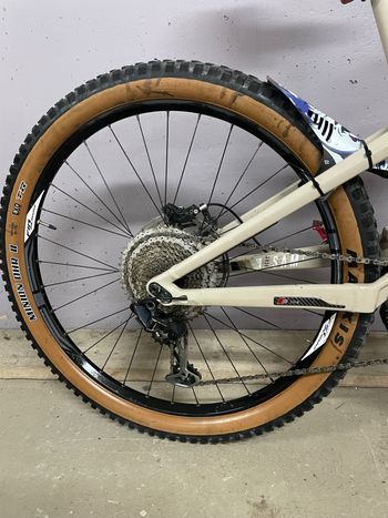 Used Focus SAM2 6.8 2021 Mountainbike, Light Gray — image 12 of 16