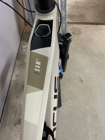 Used Focus SAM2 6.8 2021 Mountainbike, Light Gray — image 8 of 16