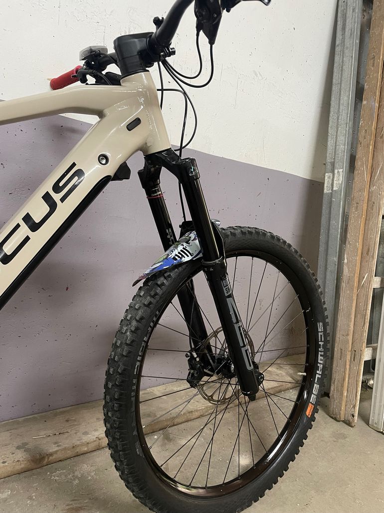 Used Focus SAM2 6.8 2021 Mountainbike, Light Gray — image 4 of 16