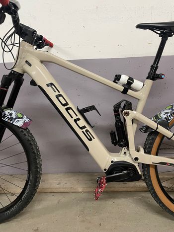 Used Focus SAM2 6.8 2021 Mountainbike, Light Gray — image 3 of 16