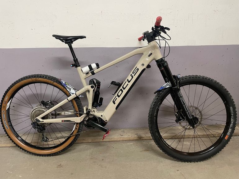 Used Focus SAM2 6.8 2021 Mountainbike, Light Gray — image 10 of 16