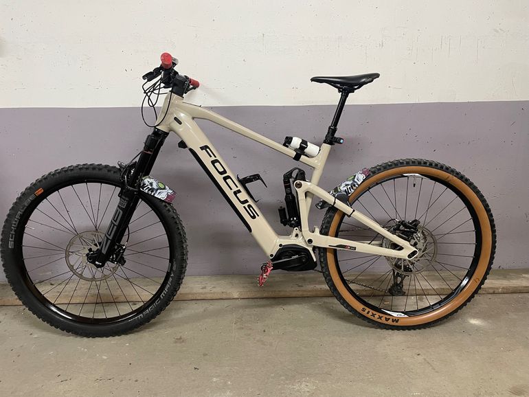 Used Focus SAM2 6.8 2021 Mountainbike, Light Gray — image 1 of 16