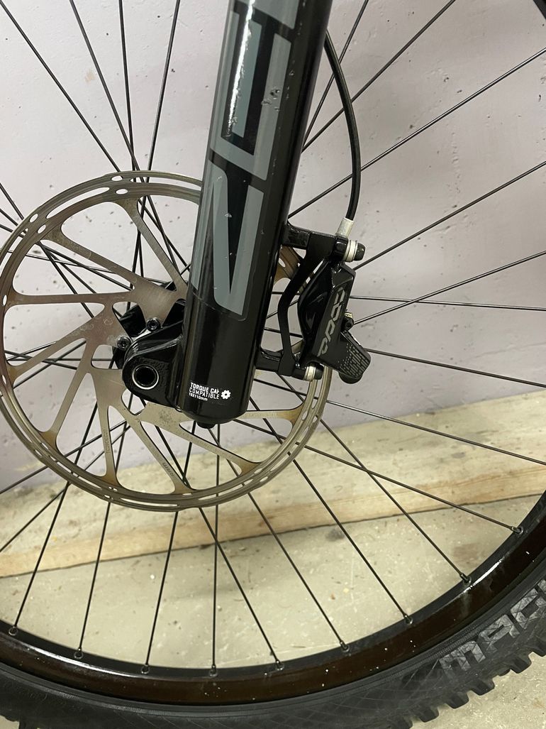 Used Focus SAM2 6.8 2021 Mountainbike, Light Gray — image 11 of 16