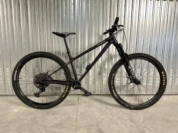 Used Commencal Meta HT 2023 Mountainbike — image 1 of 3