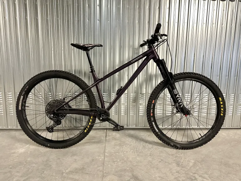 Used Commencal Meta HT 2023 Mountainbike — image 1 of 3