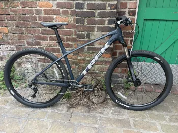 Used Trek Marlin 7 Gen 2 2023 Mountainbike — image 1 of 7