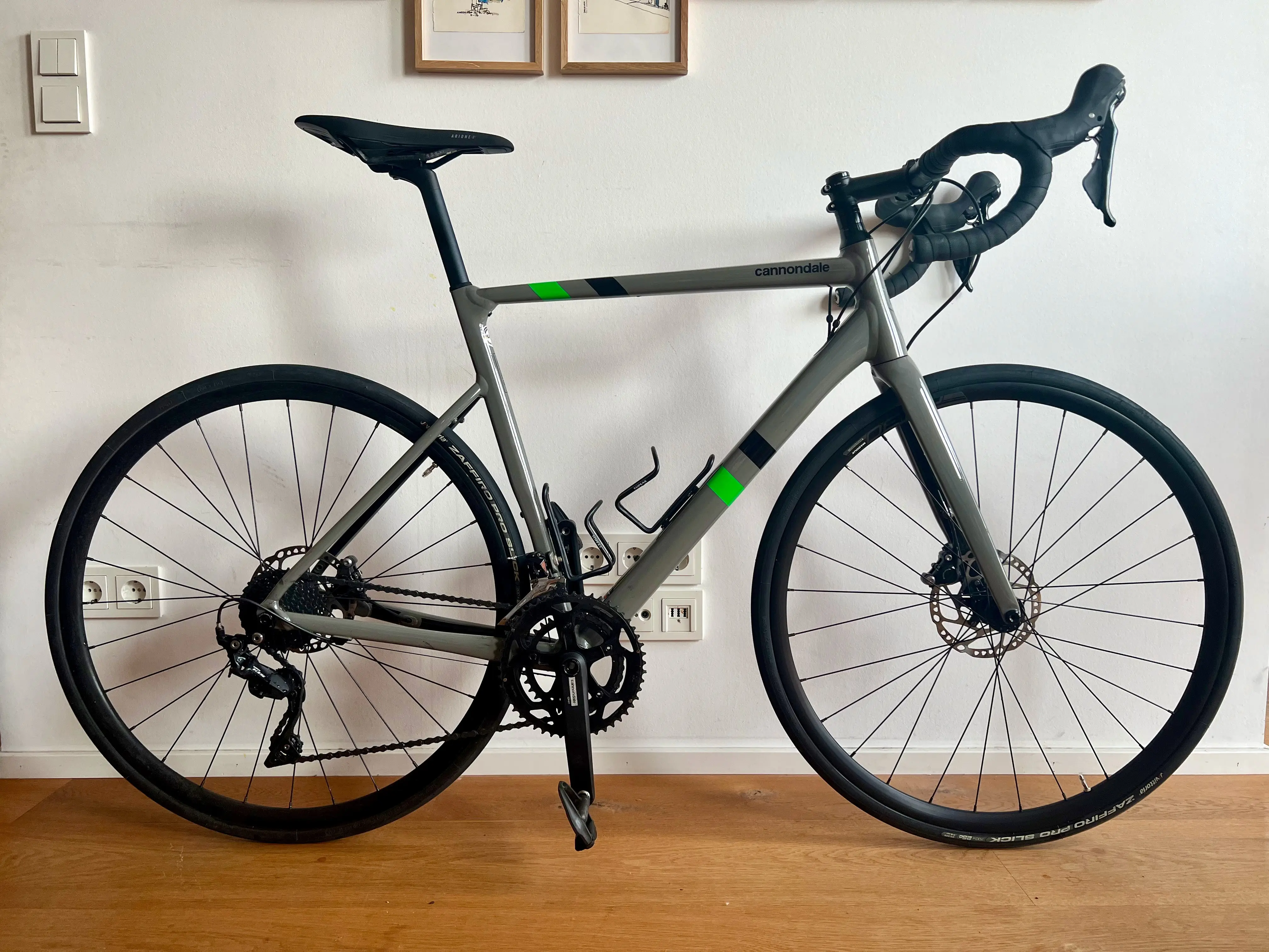 Cannondale CAAD13 Disc 105 used in 56 cm buycycle