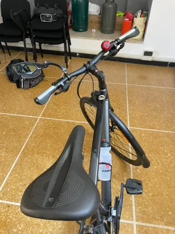 Used Trek FX 3 Disc Equipped 2022 Road & Gravel — image 2 of 7