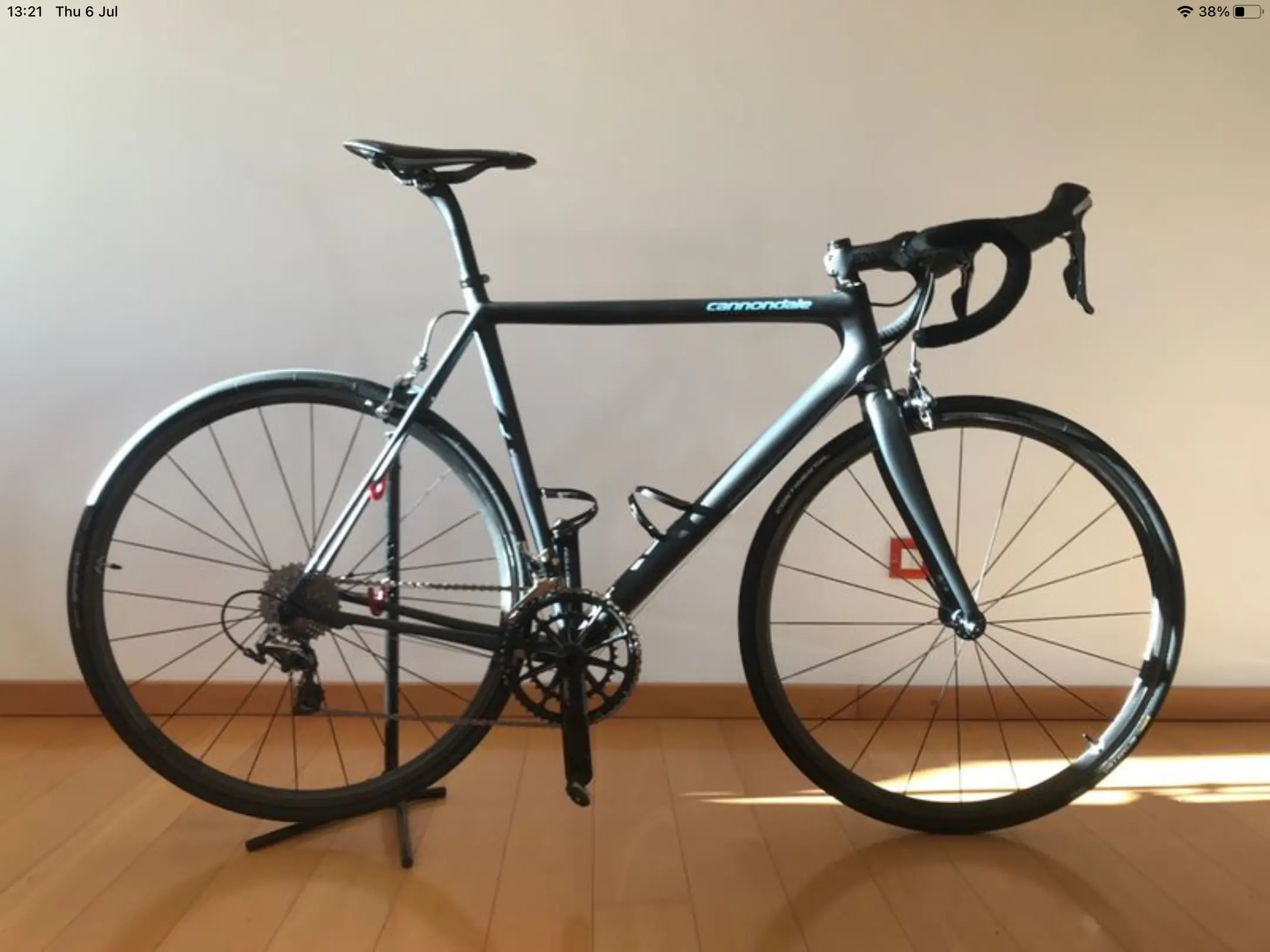 Cannondale black road online bike