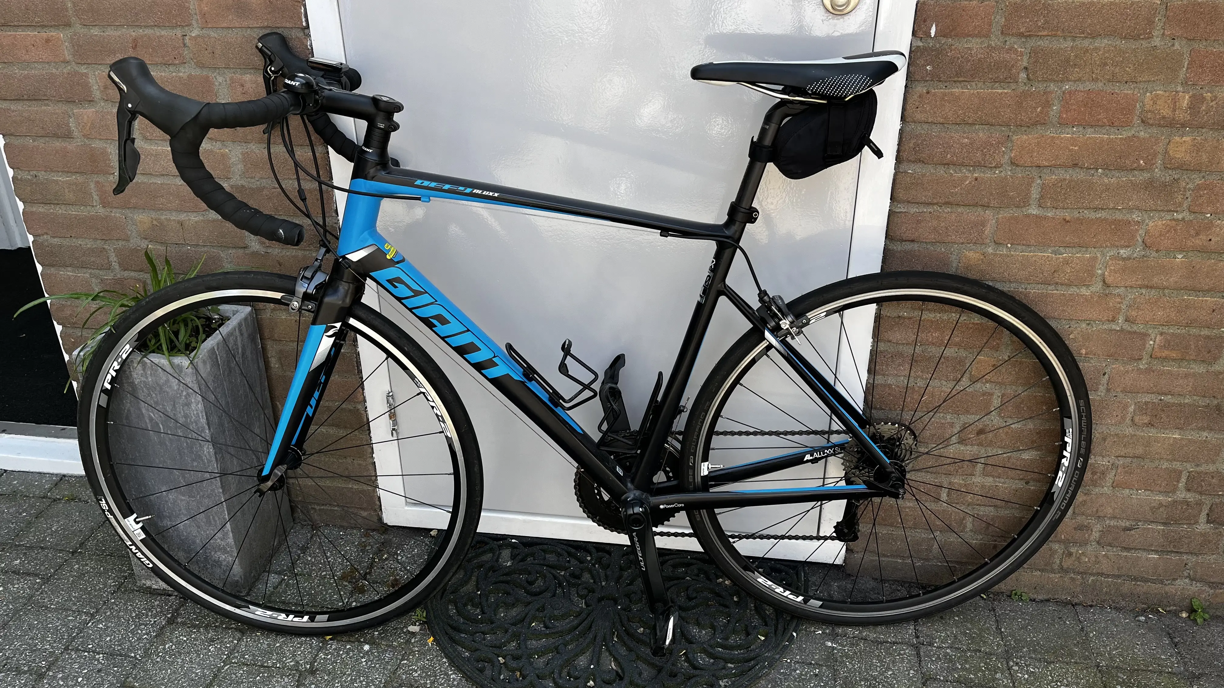 Giant Defy Aluxx used in L | buycycle