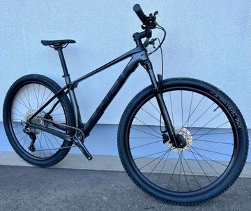 Used Trek Procaliber 9.5 2023 Mountainbike, Black, 29 — image 1 of 4