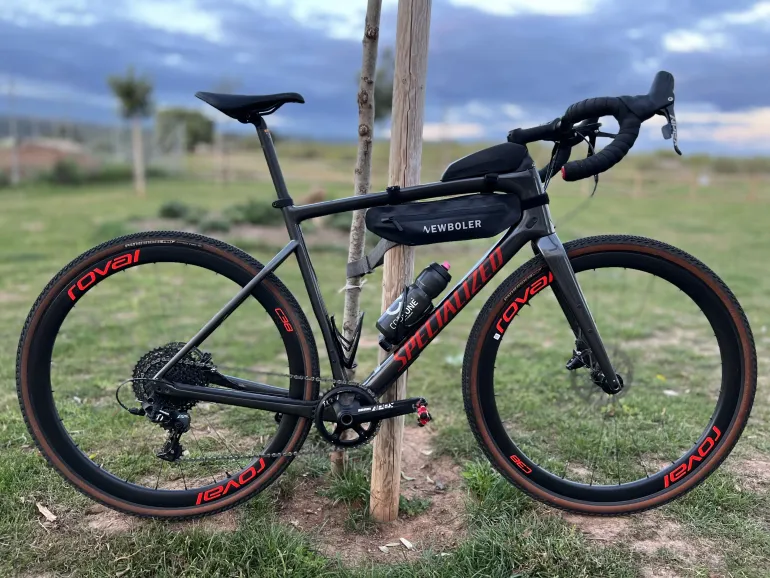 Used Specialized Diverge Base Carbon 2022 Road & Gravel, Light Gray — image 1 of 4
