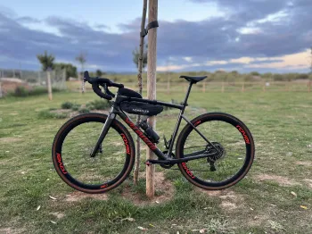 Used Specialized Diverge Base Carbon 2022 Road & Gravel, Light Gray — image 3 of 4